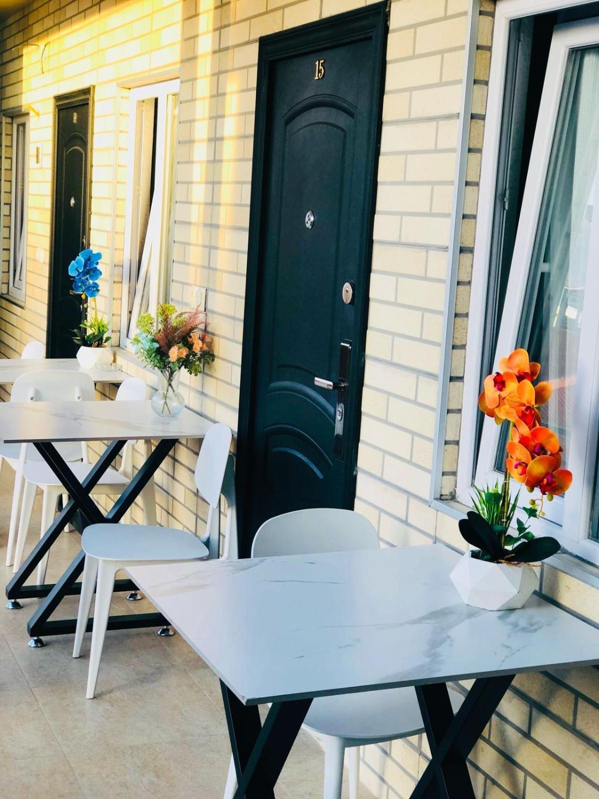 Nikas Guest House Batumi Exterior photo