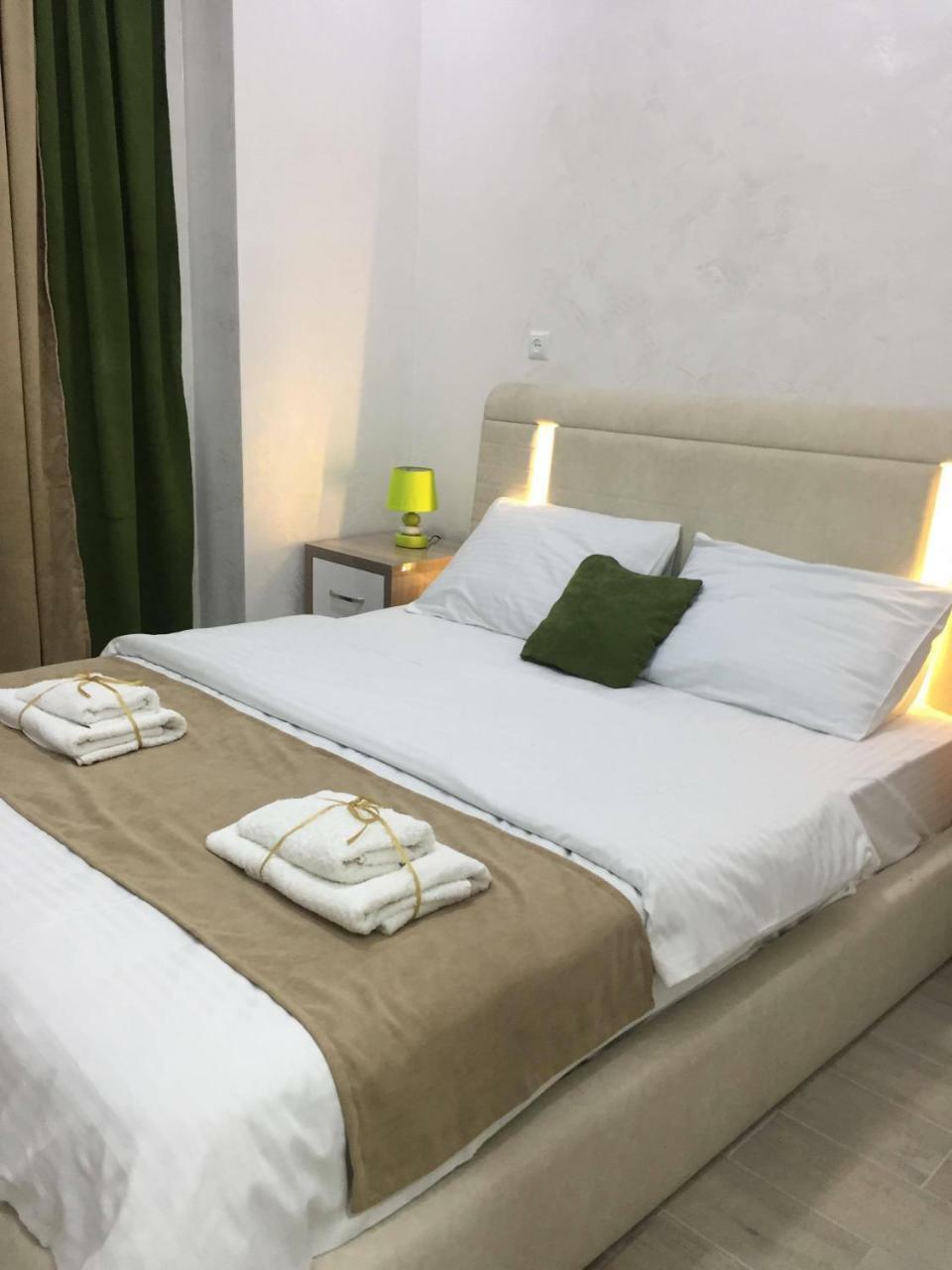 Nikas Guest House Batumi Exterior photo