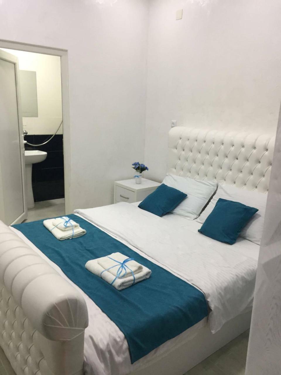 Nikas Guest House Batumi Exterior photo