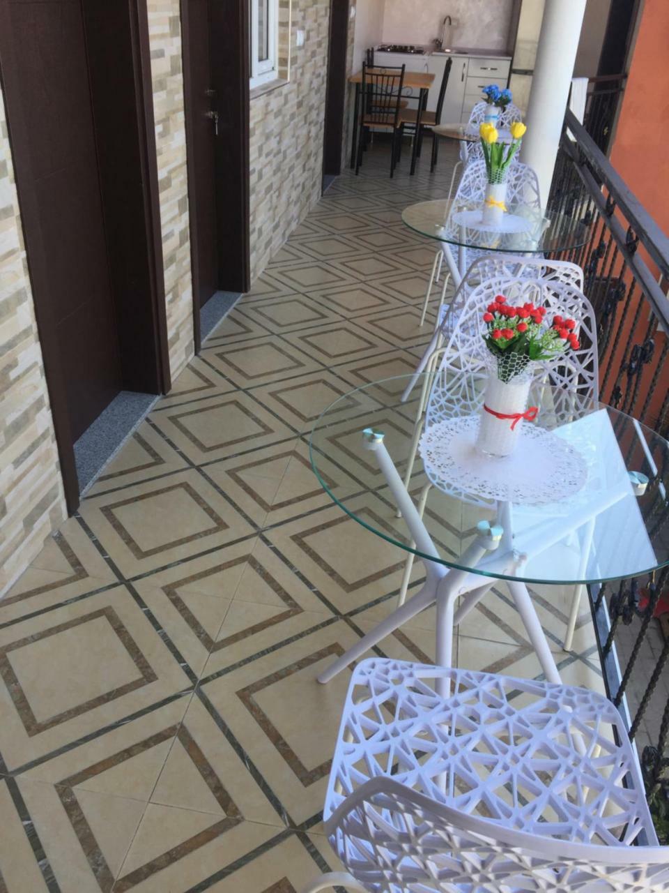 Nikas Guest House Batumi Exterior photo