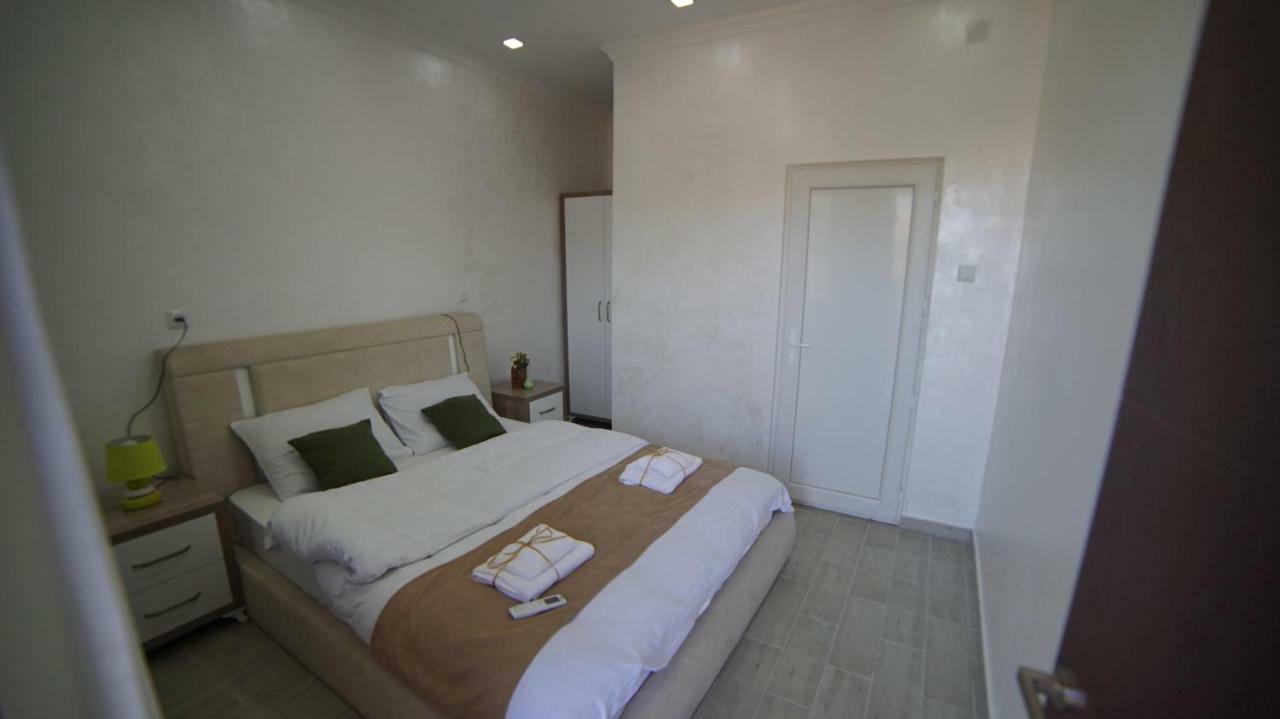 Nikas Guest House Batumi Exterior photo