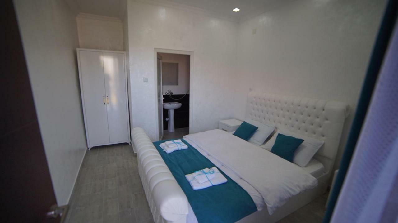Nikas Guest House Batumi Exterior photo